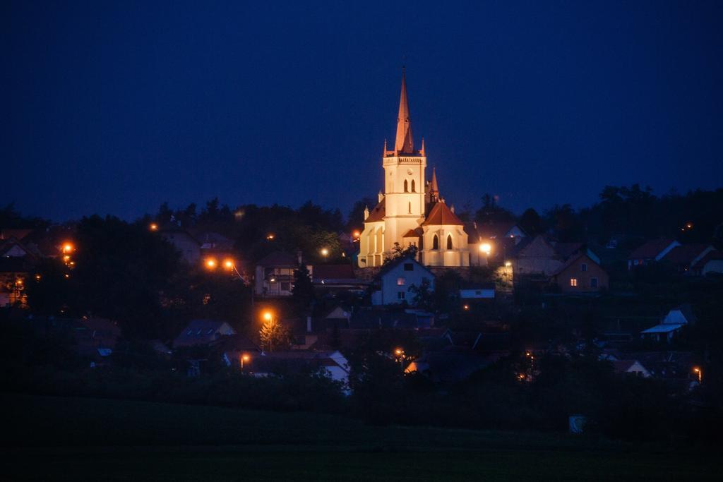 Nad Vinnym Sklipkem Зноймо Экстерьер фото